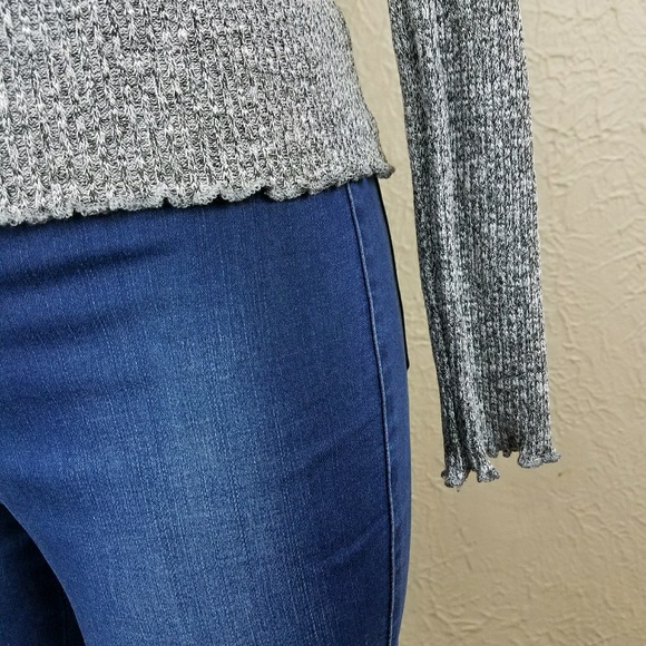 Grey top - Picture 3 of 3